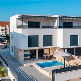 4 Bedroom Villa with Pool near Vodice town, Sibenik Riviera, sleeps 8